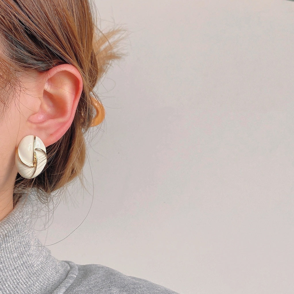 Soft Cream Earrings
